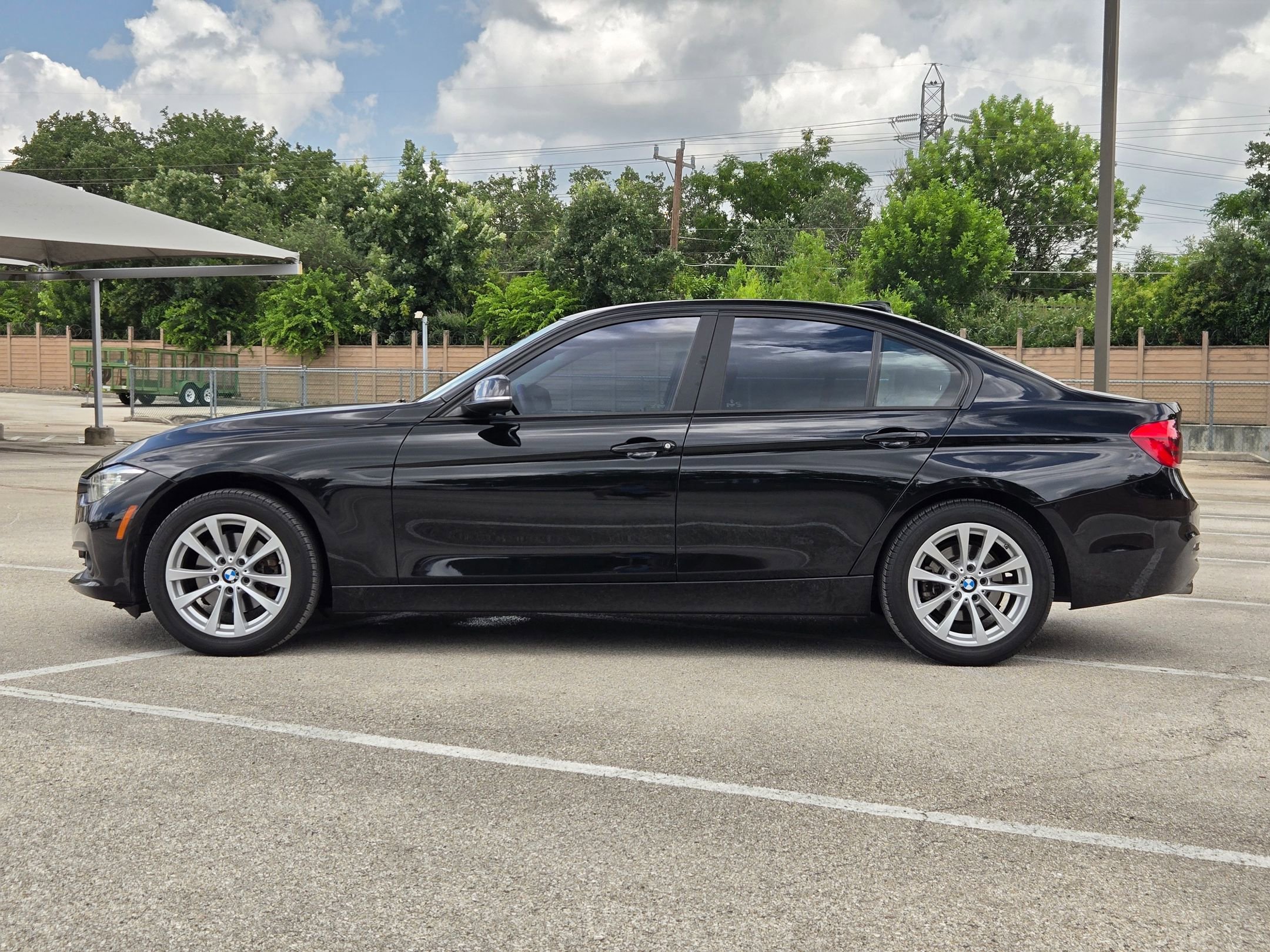 Used 2018 Black BMW 320i image 3