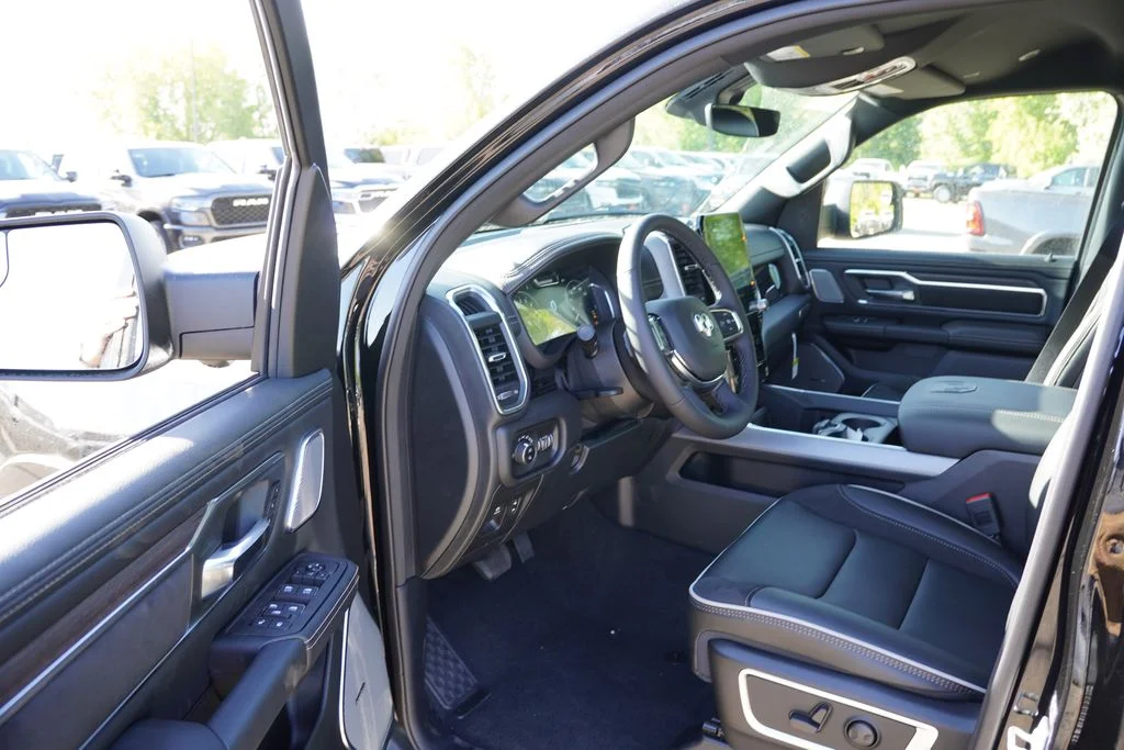 New 2026 Diamond Black Crystal Pearl-Coat Exterior Paint RAM Laramie image 10