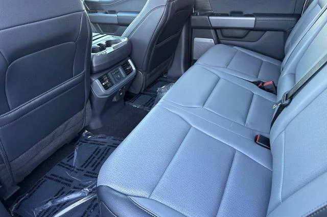 2025 Ford F-150 Lightning Lariat - Photo 13