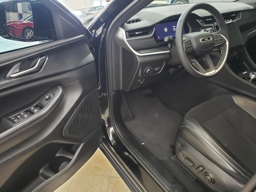 Used 2024 Diamond Black Jeep Altitude X image 11