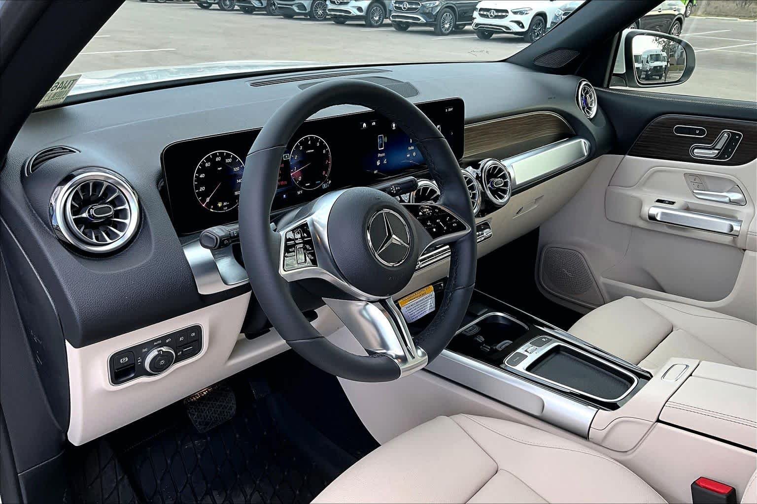 New 2026 Polar White Mercedes-Benz GLB 250 image 8