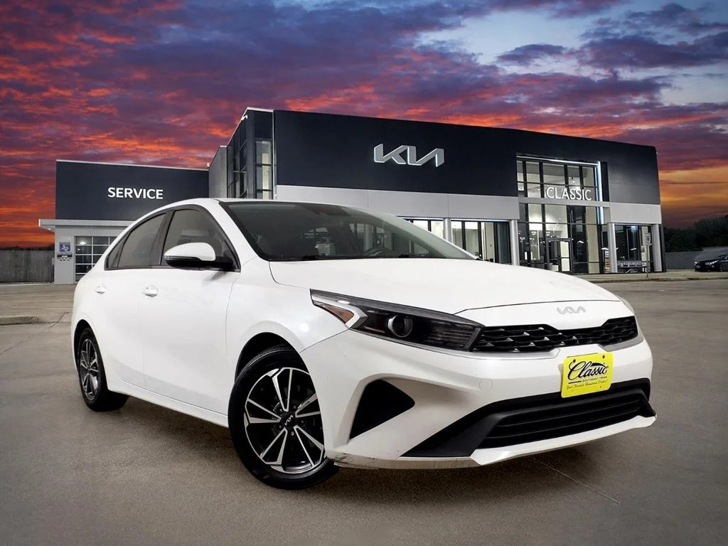Used 2022 White Kia LXS image 1