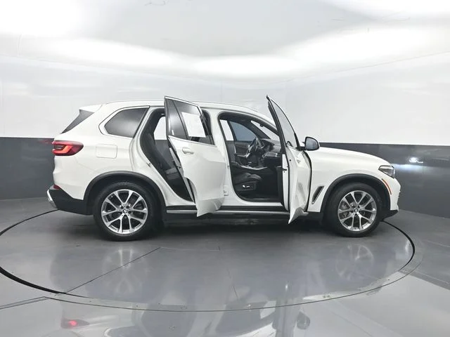 Used 2022 White BMW xDrive40i image 37
