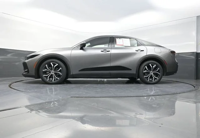 Used 2023  Toyota XLE image 33