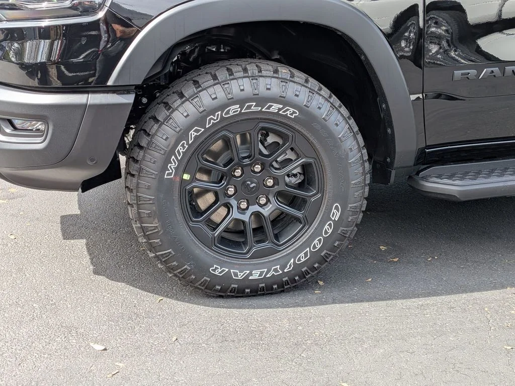 New 2026 Diamond Black Crystal Pearl-Coat Exterior Paint RAM Rebel image 7