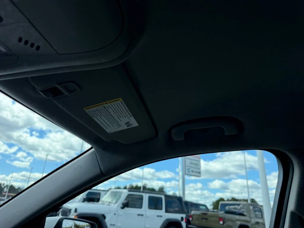 Used 2022 White GMC SLT image 14