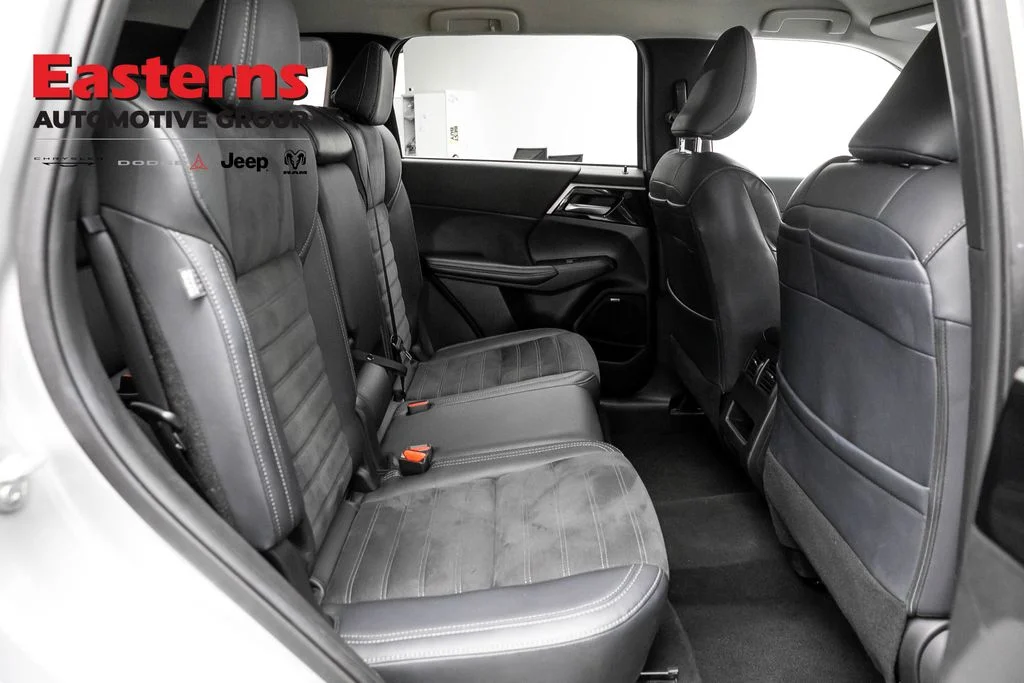Used 2025 Silver Mitsubishi SE image 22