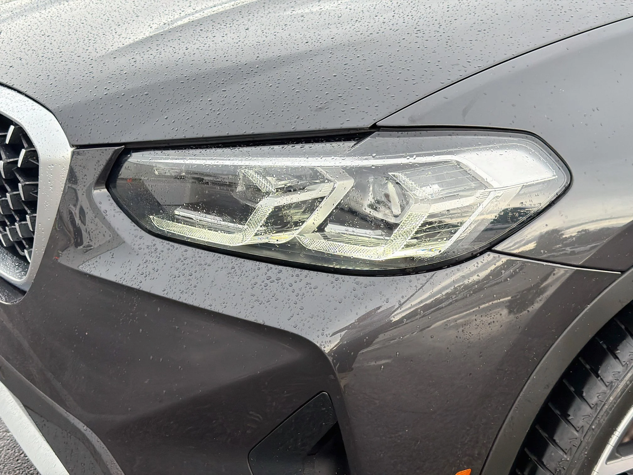 Used 2024 Dark Graphite Metallic BMW xDrive30i image 9