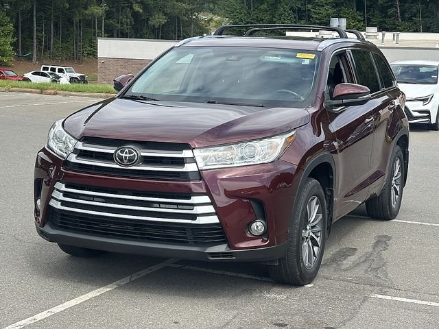Used 2018 Red Toyota XLE image 2