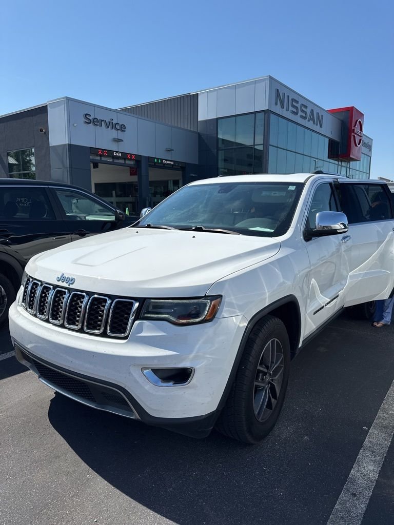 2017 Jeep Grand Cherokee Limited's photo