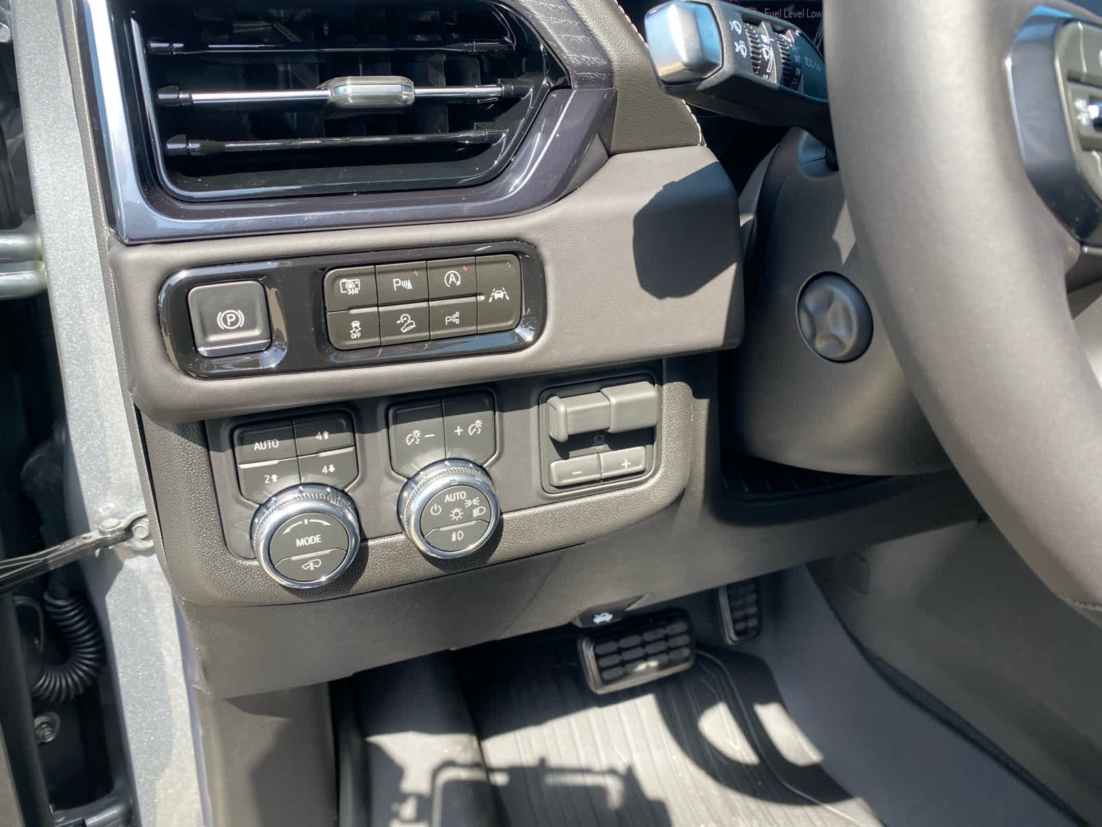 2026 GMC Yukon XL AT4 Ultimate - Photo 9
