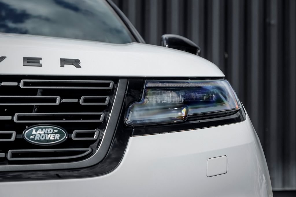 New 2026 Fuji White Land Rover P250 Base image 6