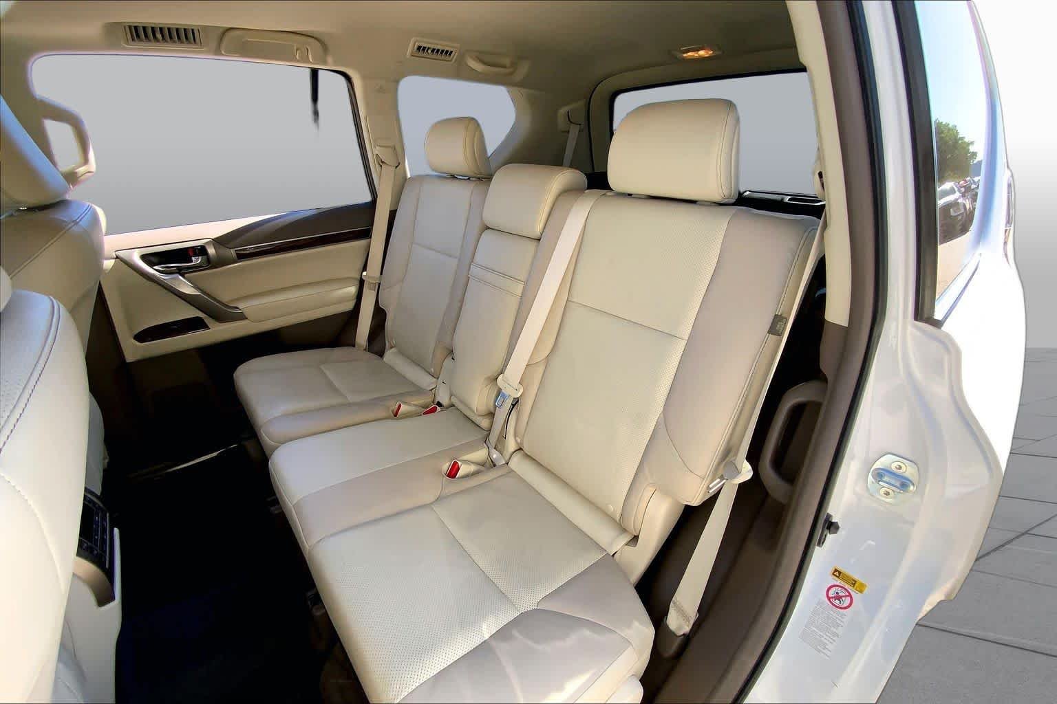 Used 2015 Starfire Pearl Lexus  image 21