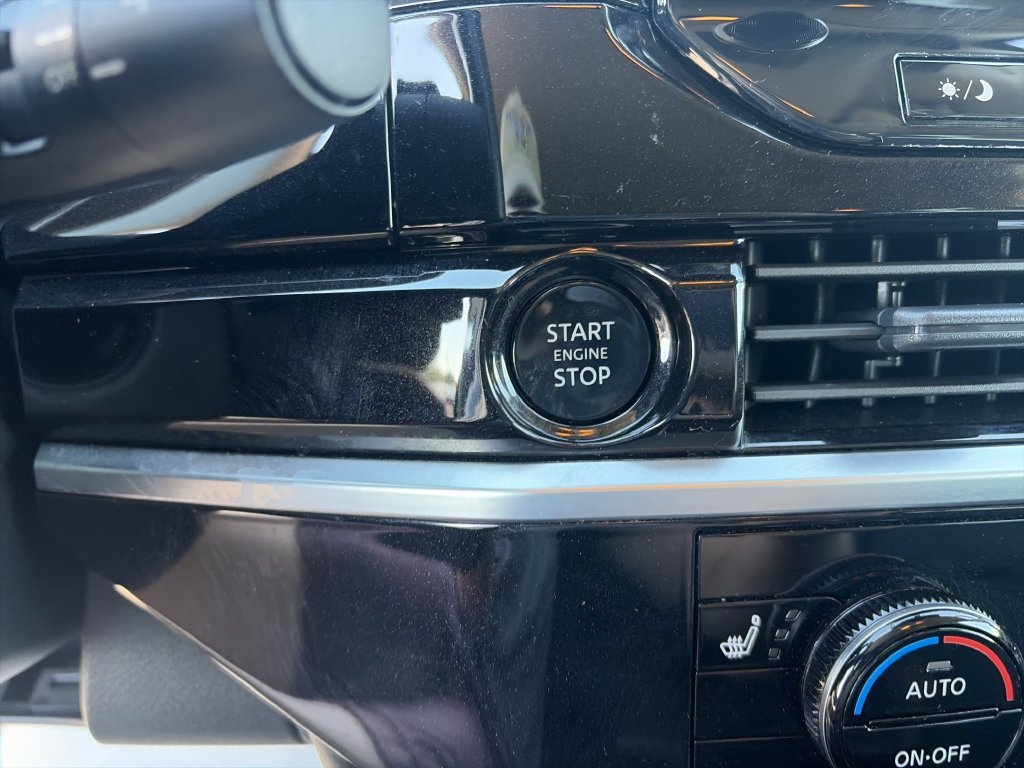 Used 2025 Blue Nissan SL image 27