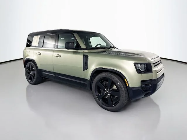 Certified Used 2025 Green Land Rover X-Dynamic SE image 3