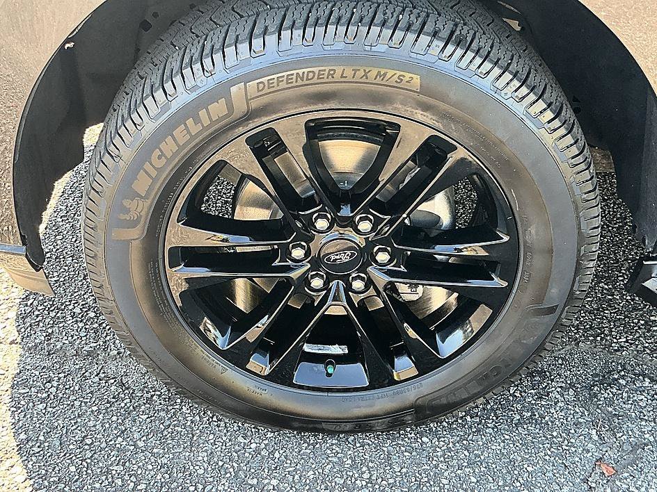 Used 2022 Black Metallic Ford XLT image 8
