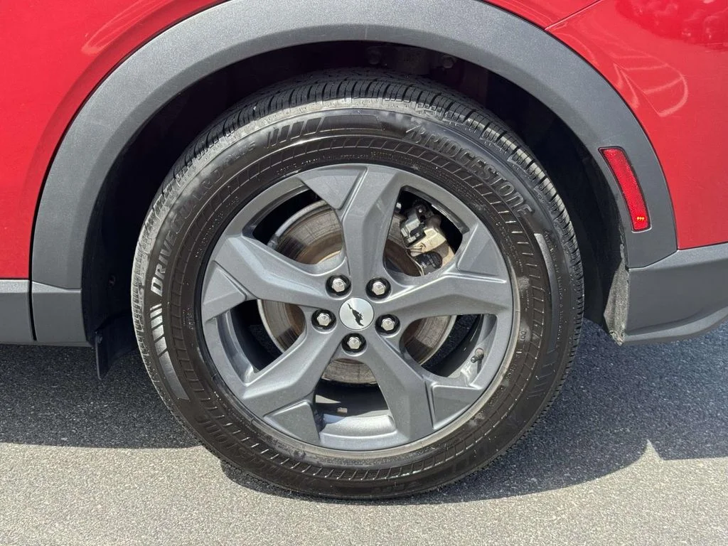 Used 2022 Red Ford Select image 12