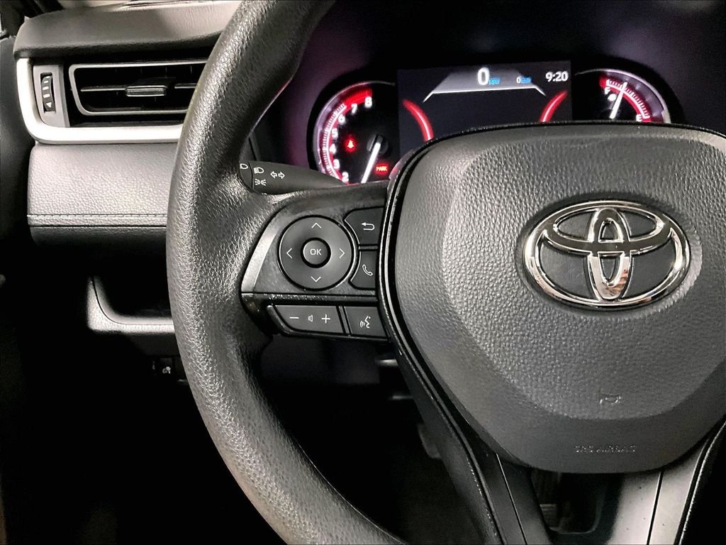 Used 2025  Toyota XLE image 22