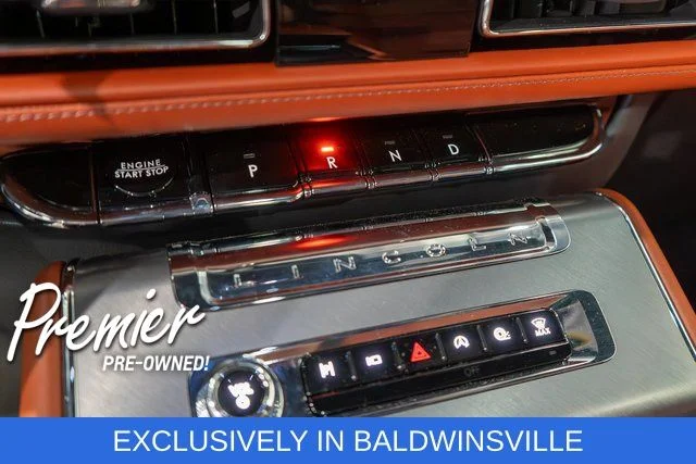 Used 2025 White Lincoln Reserve image 37