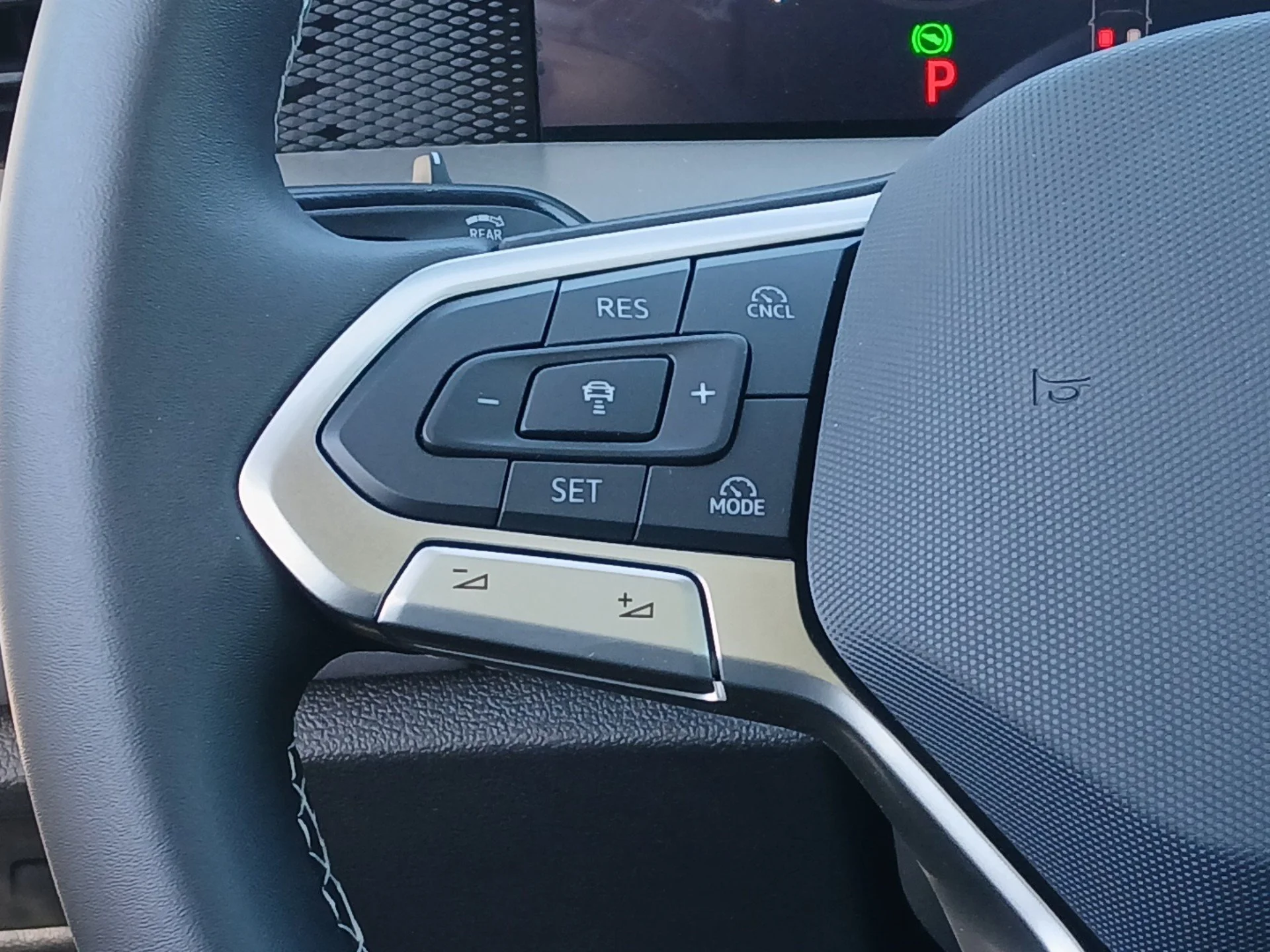 New 2026 Platinum Gray Metallic Volkswagen SE image 9