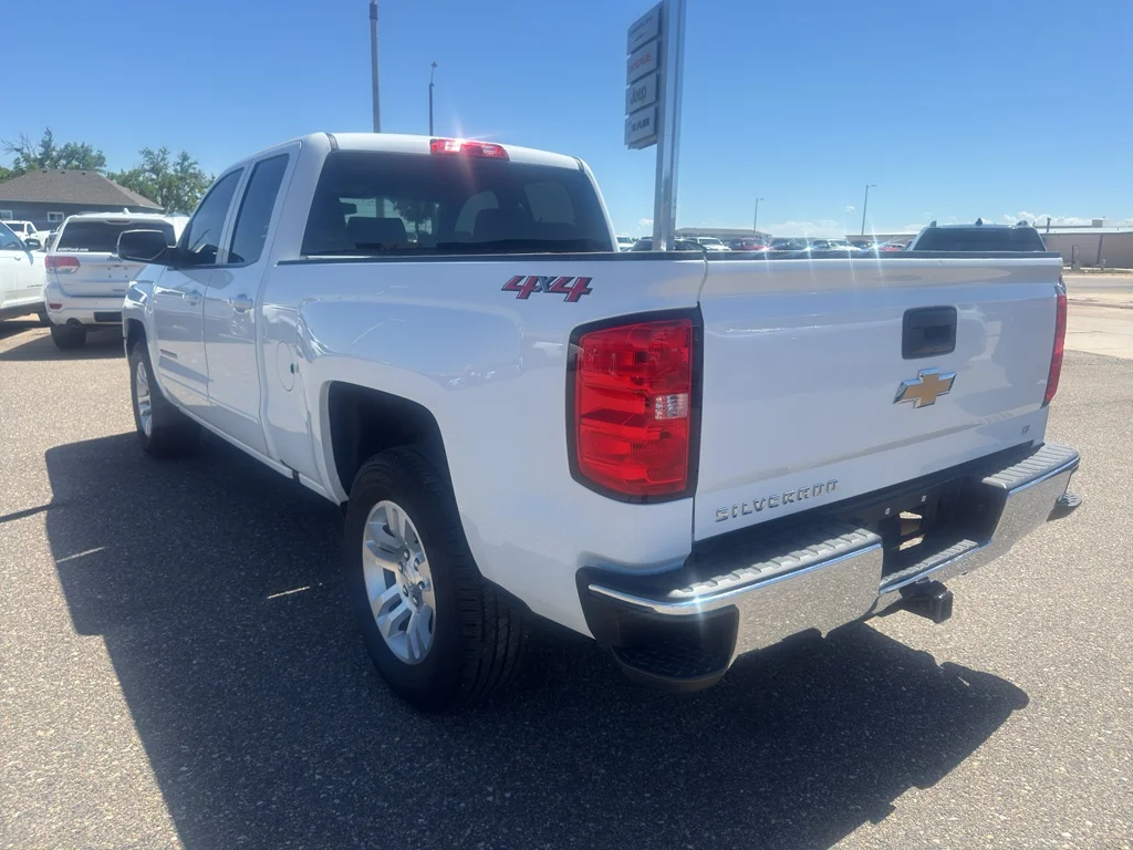 Used 2018 SUMMIT WHITE Chevrolet LT image 8