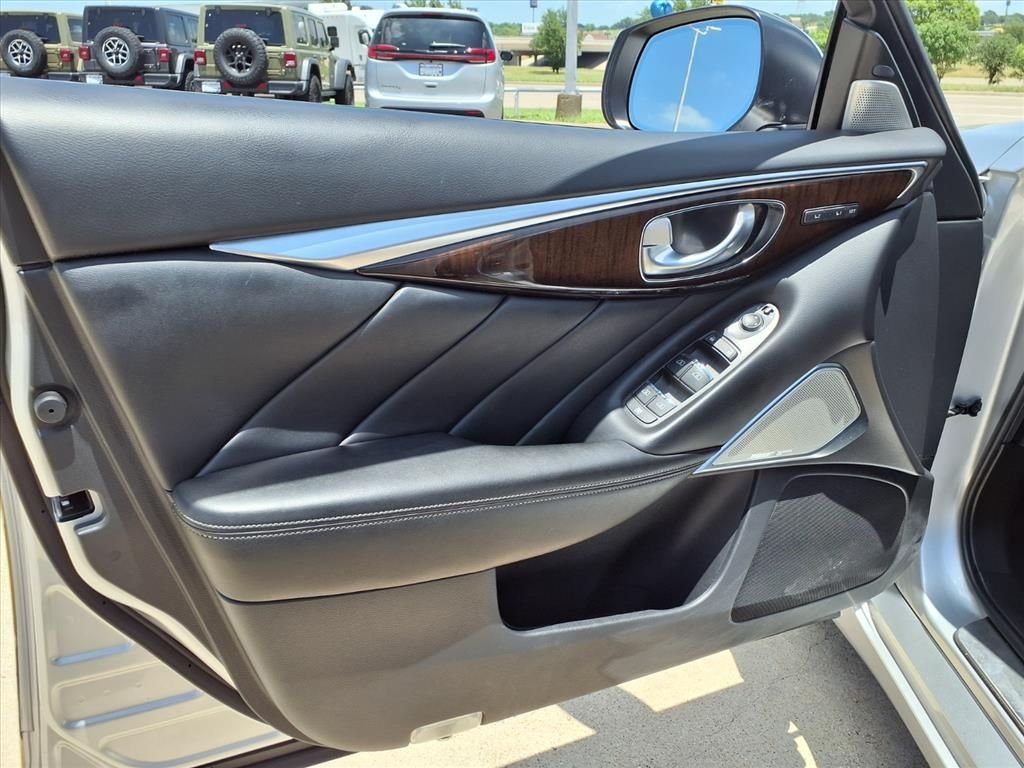 Used 2018 Silver INFINITI 3.0t LUXE image 15