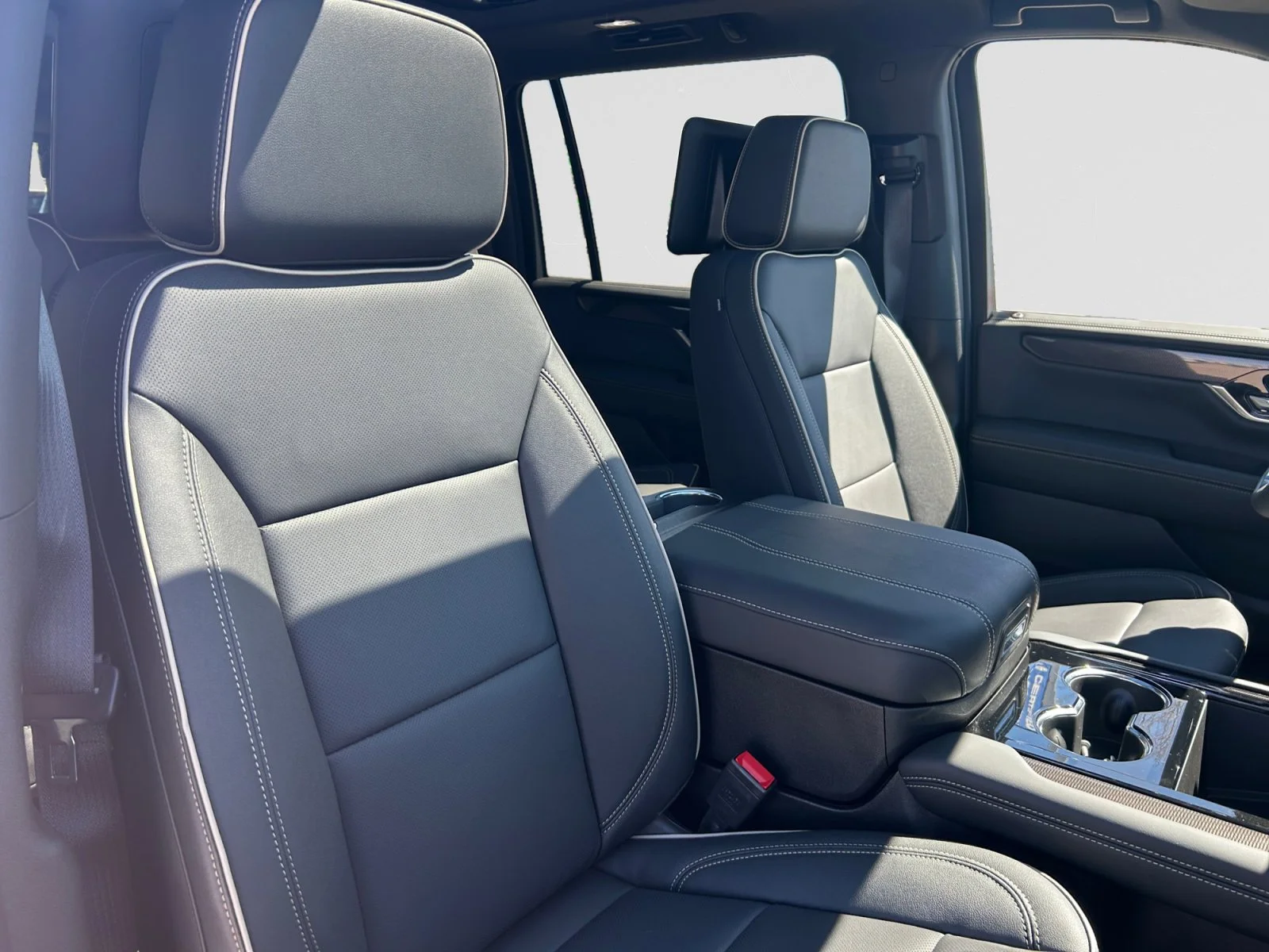 New 2026 Sterling Metallic GMC Elevation image 13