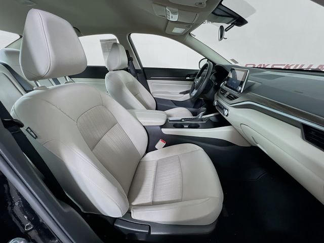 Used 2025 Black Nissan 2.5 SV image 37