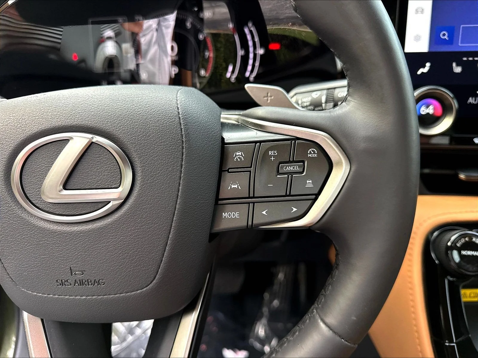 Used 2022 NORI GREEN PEARL Lexus  image 14