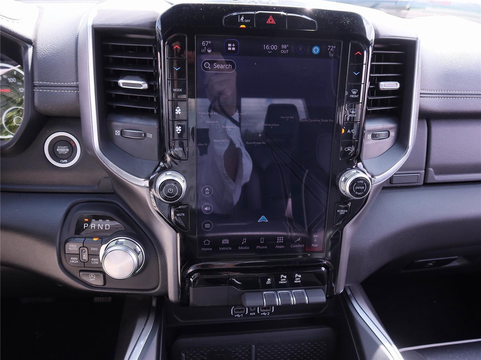 Certified Used 2025 Diamond Black Crystal Pearlcoat Ram Laramie image 13
