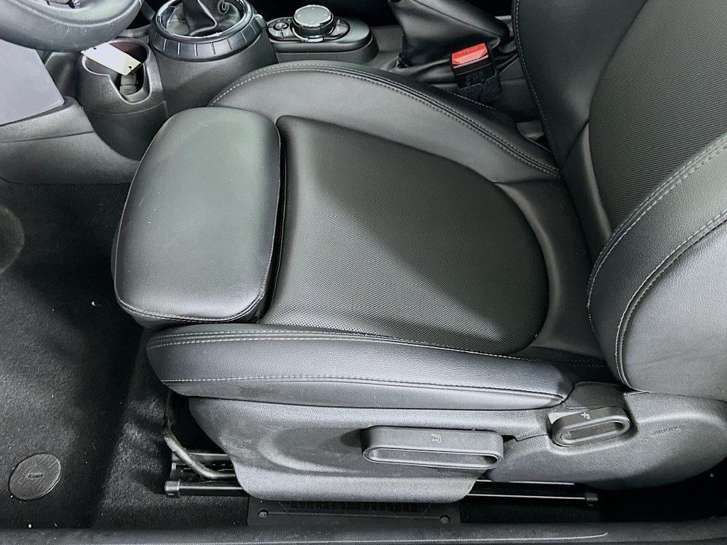 Used 2016 Black MINI Base image 20