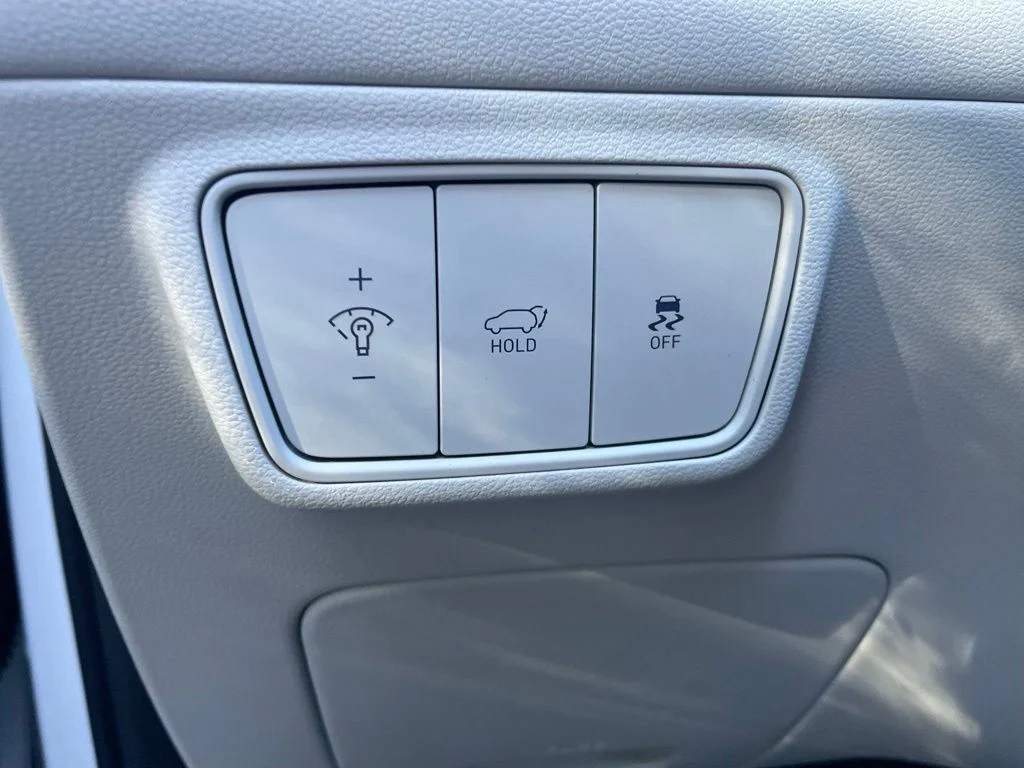 Used 2024 White Pearl Hyundai SEL image 10