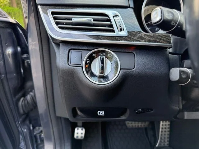 Used 2016 Black Mercedes-Benz E 400 image 21