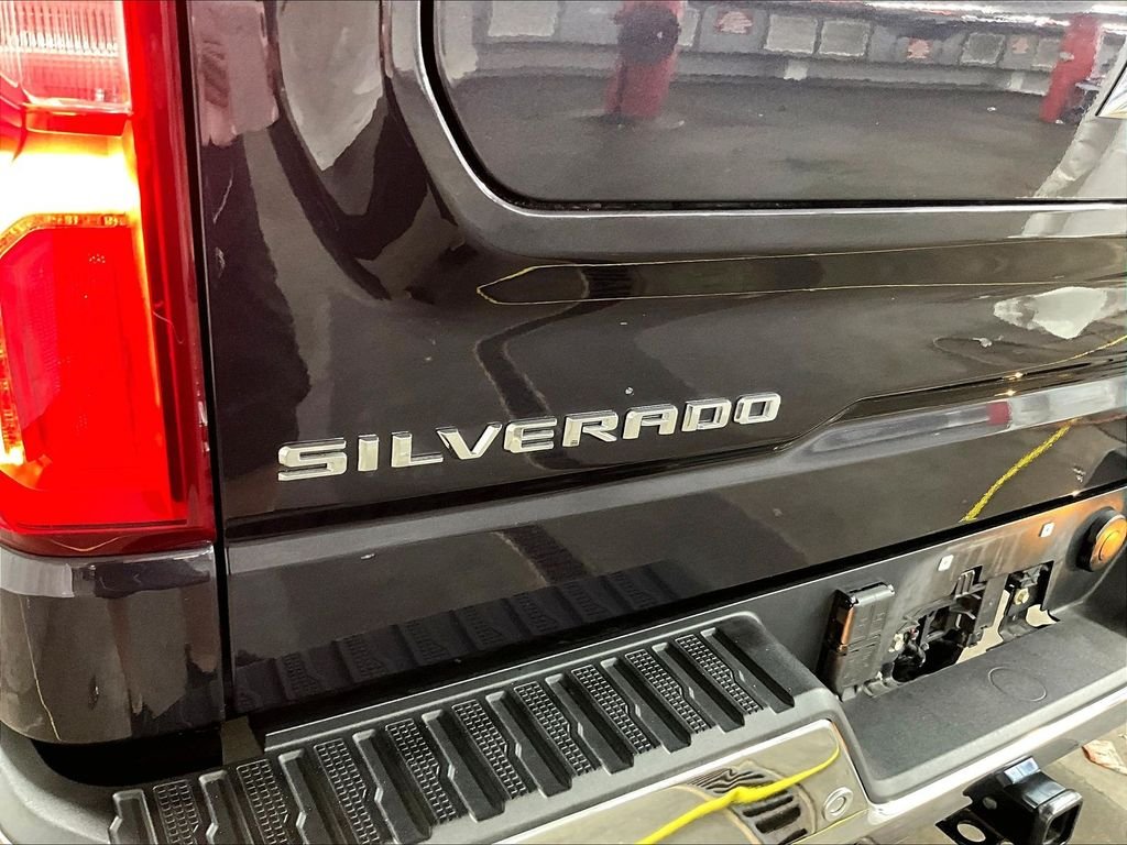 Used 2022 Gray Chevrolet LTZ image 27