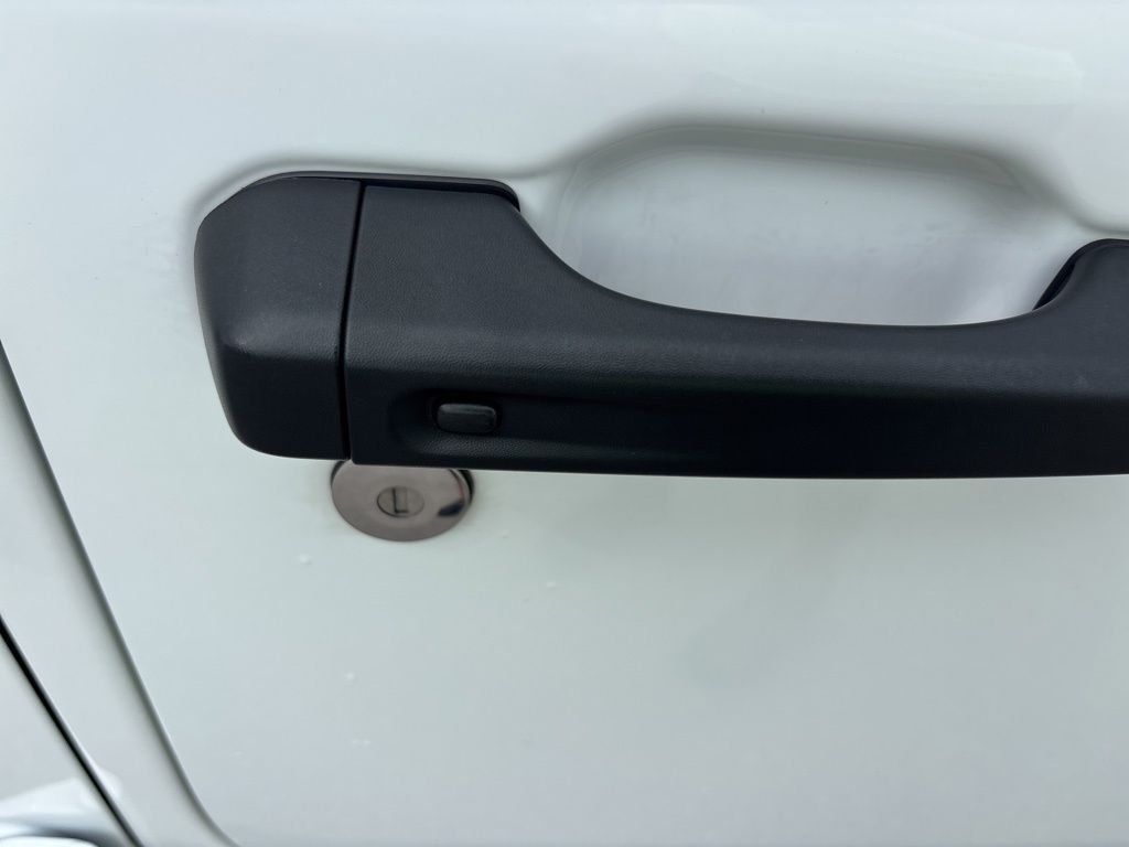 Used 2022 White Jeep Overland image 36