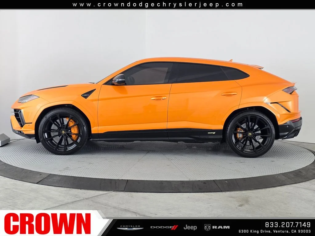 Used 2024  Lamborghini S image 4