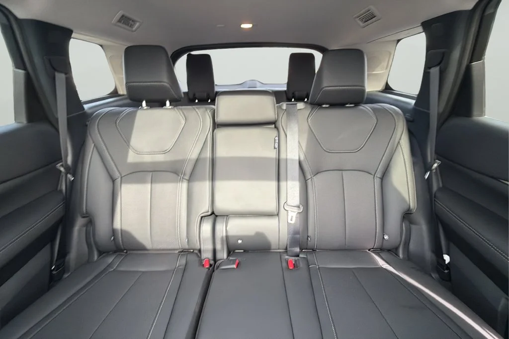 New 2027 RADIANT WHITE INFINITI Luxe FWD image 11