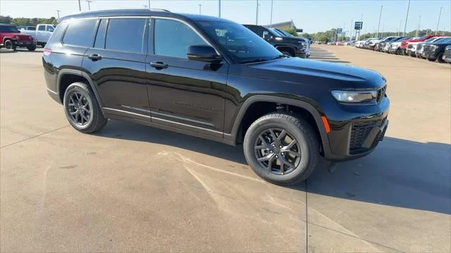 New 2027 High-Gloss Black Paint Jeep Laredo Altitude image 3