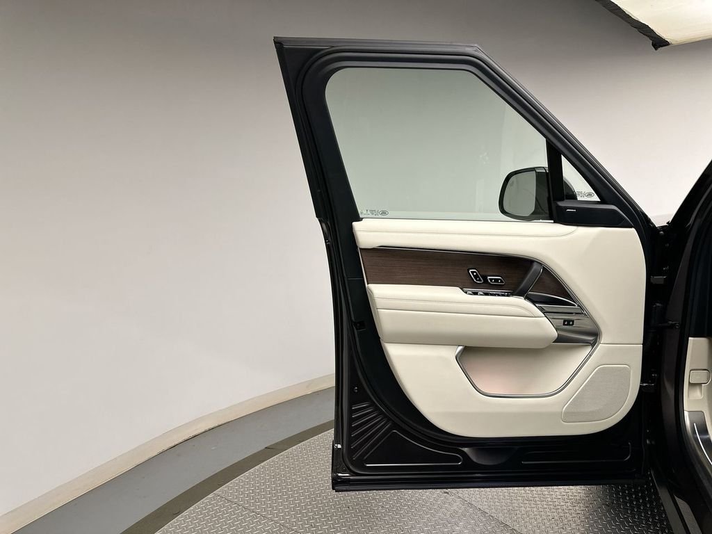 New 2026 Charente Grey Land Rover SE image 9