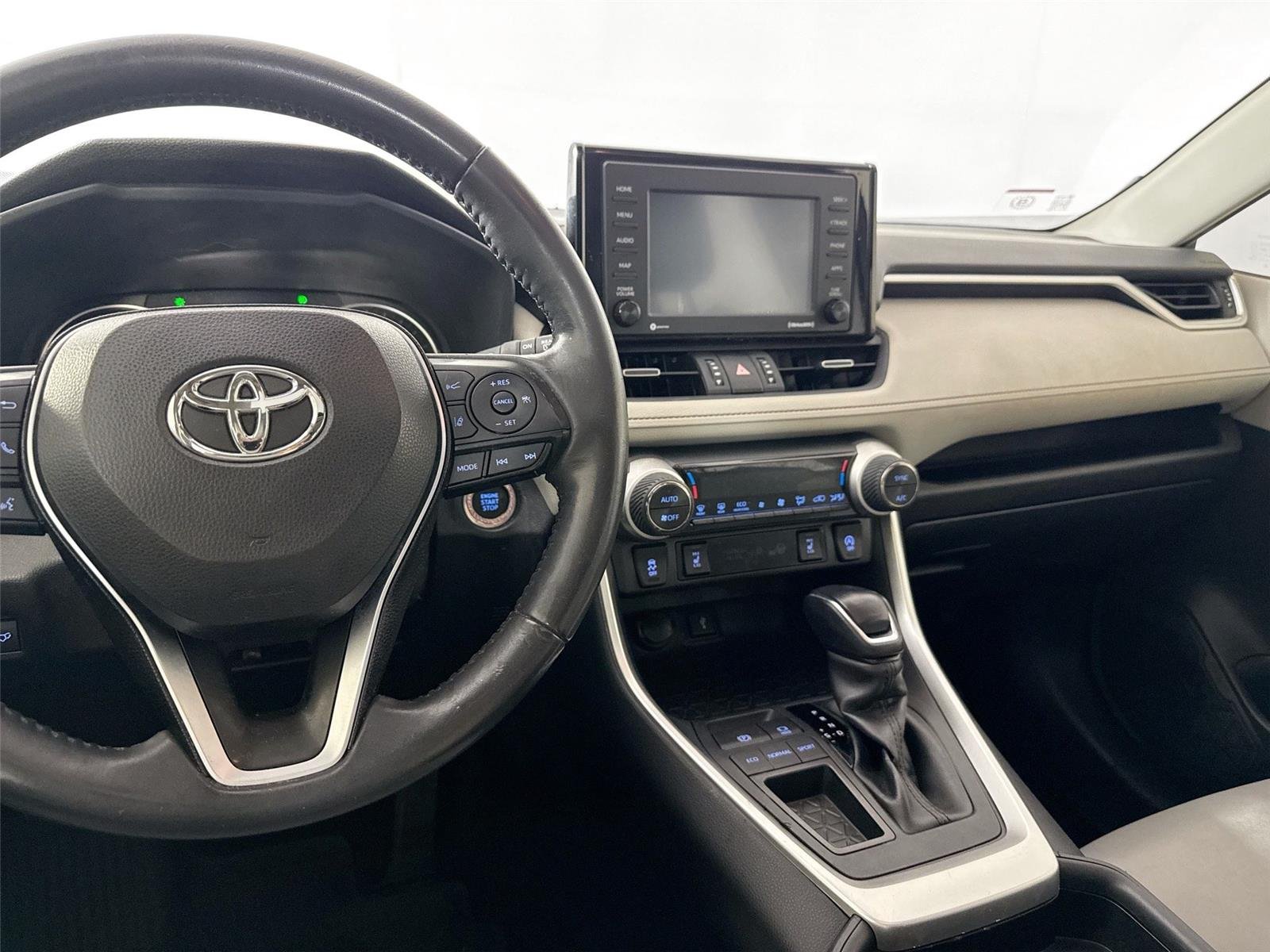 Used 2020 Magnetic Gray Metallic Toyota XLE Premium image 30
