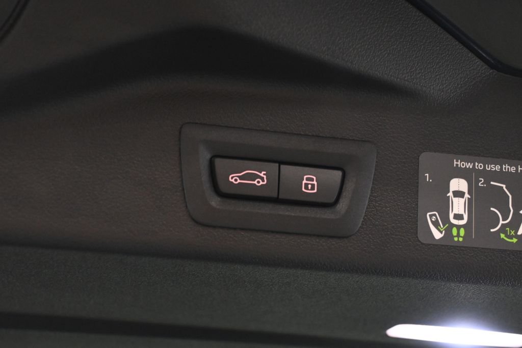 New 2026 Black Sapphire Metallic BMW xDrive40i image 37