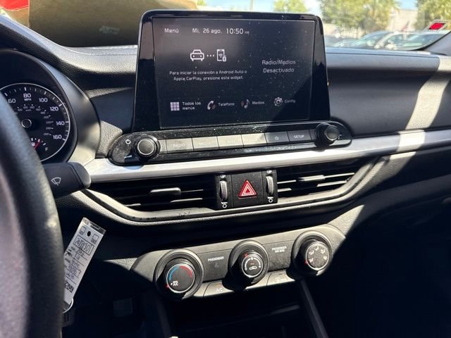 Used 2022 White Kia LXS image 20