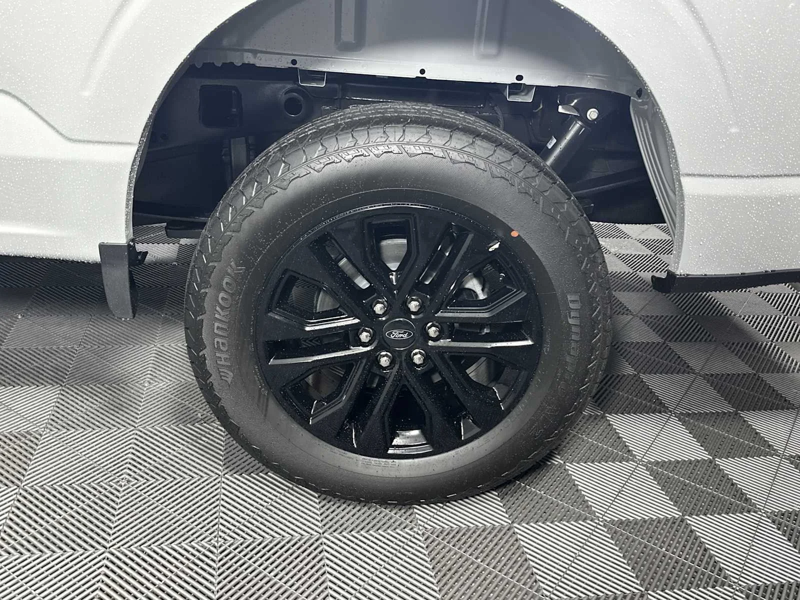 New 2026 Avalanche Gray Ford LARIAT image 23