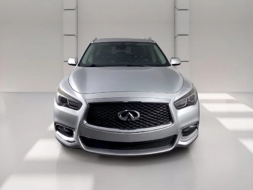 Used 2019 Liquid Platinum INFINITI LUXE image 3