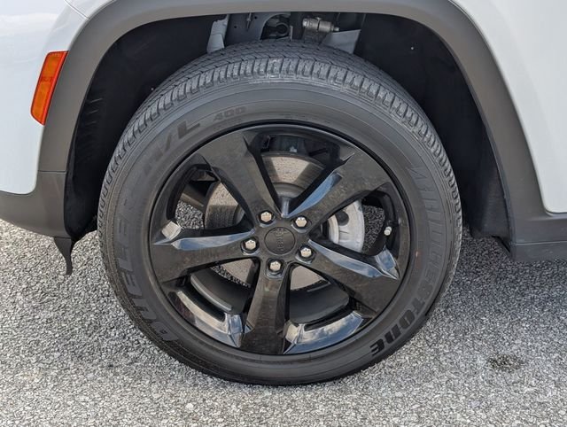 Used 2023 White Jeep Altitude X image 10