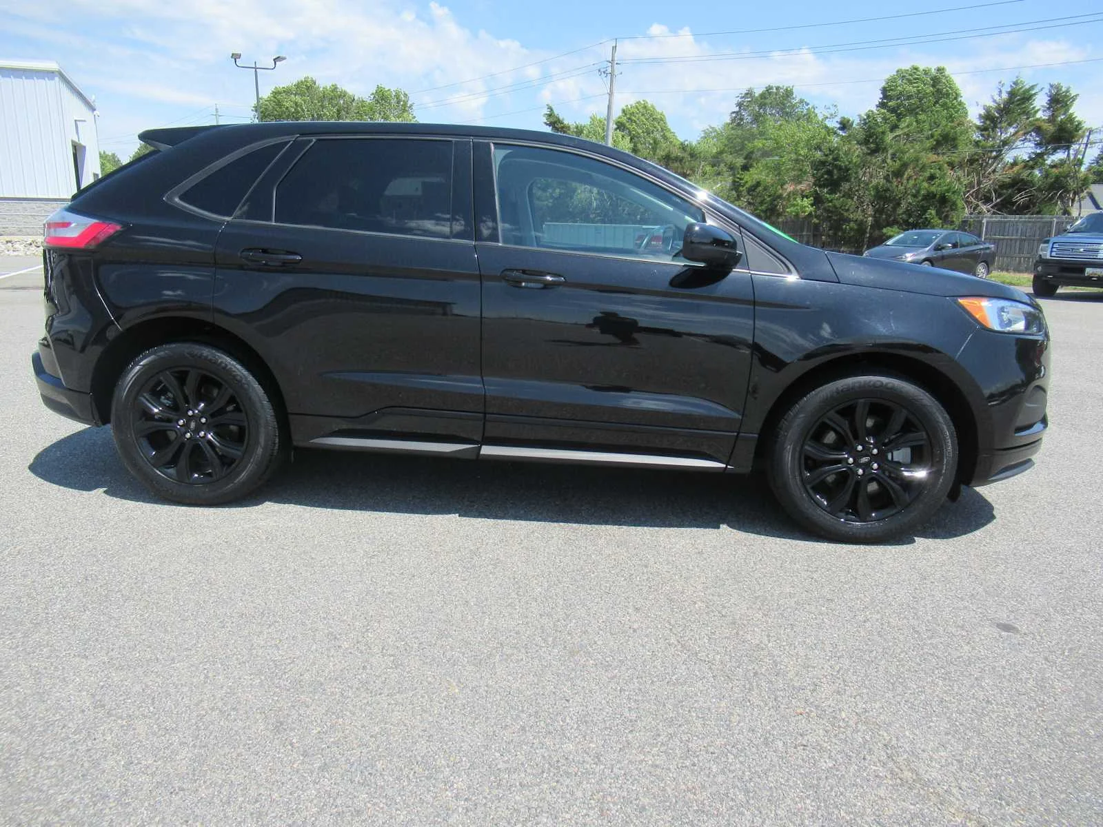 Used 2022 Agate Black Ford SE image 4