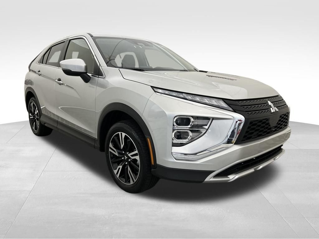 Used 2025 Silver Mitsubishi SE image 7