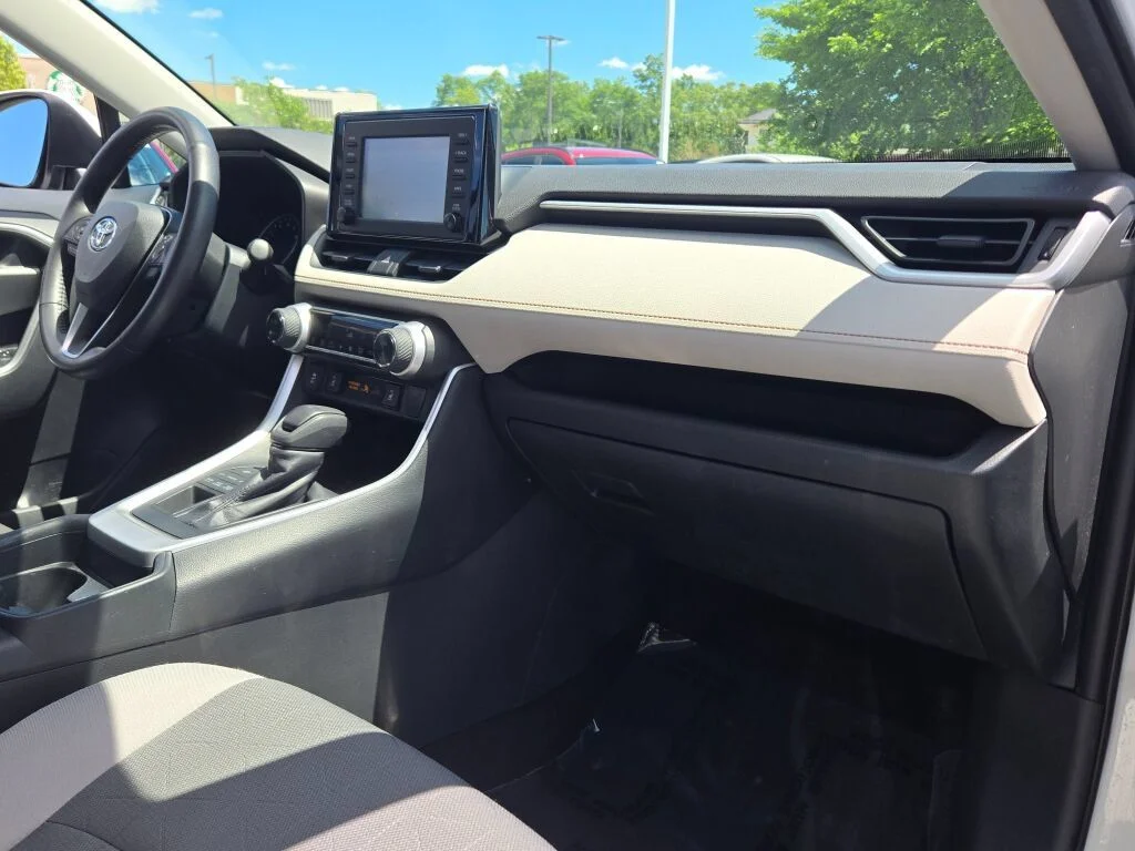 Used 2019 White Toyota XLE image 7