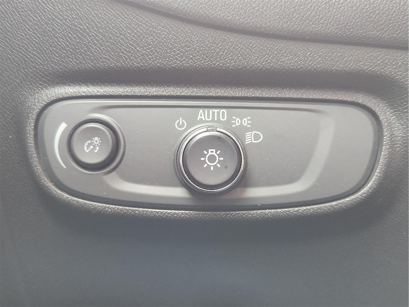 2022 Chevrolet Equinox photo 22 of 33
