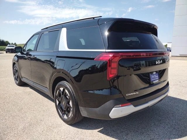 Used 2026 Aurora Black Pearl Kia EX image 3